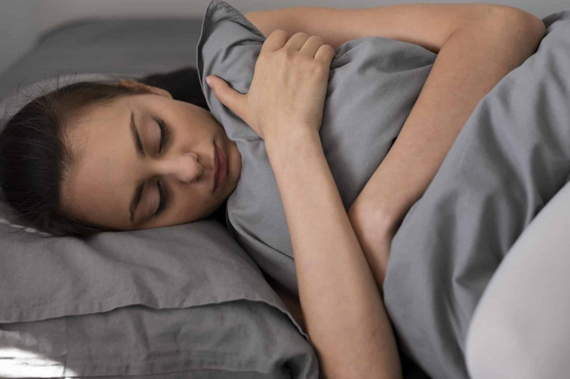 Insomnie et troubles digestifs : comprendre le lien pour retrouver le sommeil